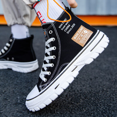 men’s high-top canvas shoes.