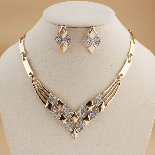 Second image of bridal jewelry set necklace earrings