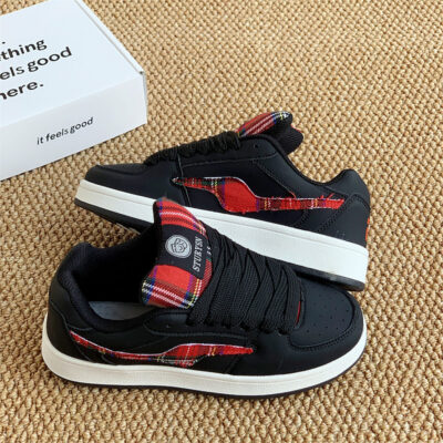 Unisex thick-soled shoes.