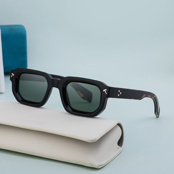 Men's black rimmed glasses