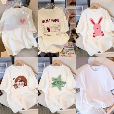 short-sleeved women’s T-shirt