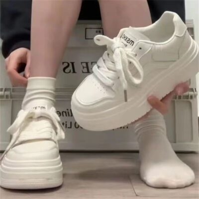 Popular little white shoes for female students