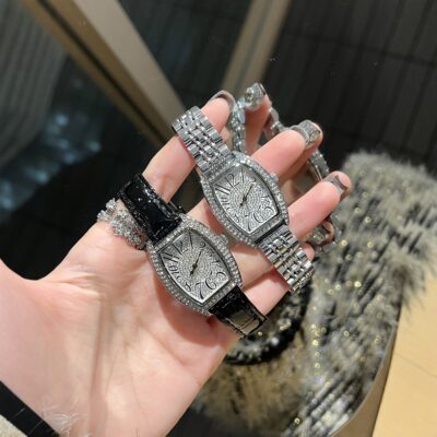 Tonneau-type diamond subdial, women’s watch