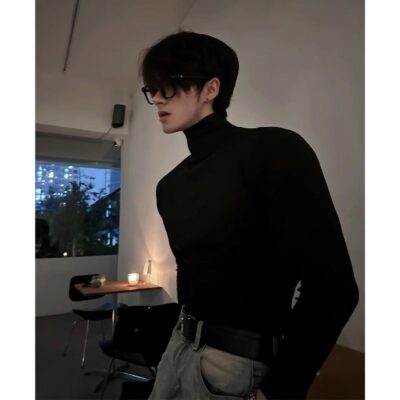 Black semi-turtleneck men’s base shirt
