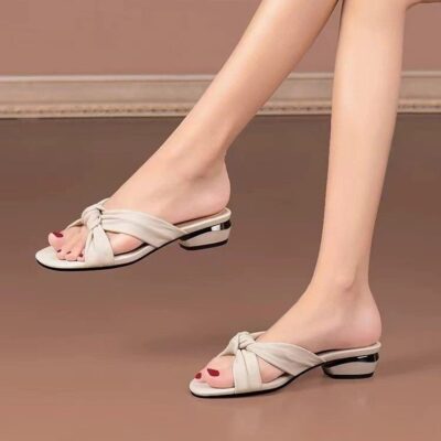 open-toe low-heeled sandals