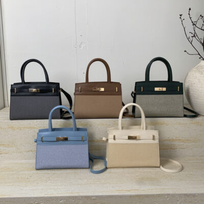 Elegant and fashionable crossbody bag