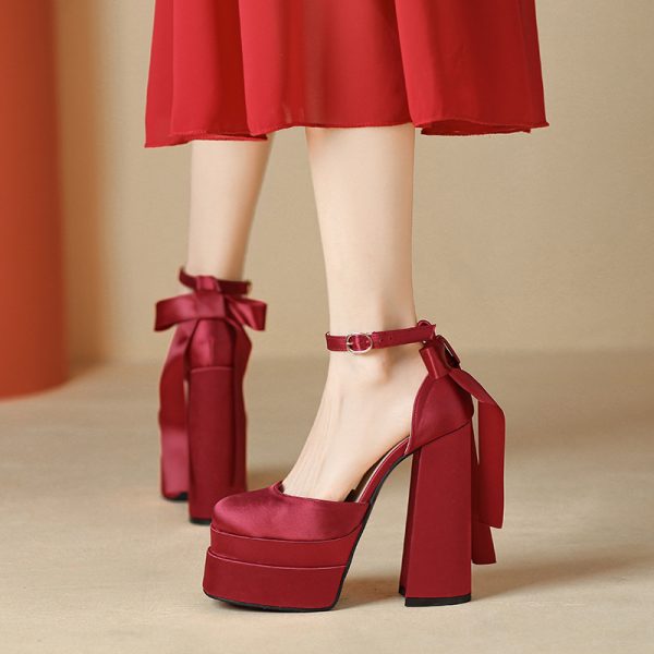 Second image of one-line toe cap women's heels