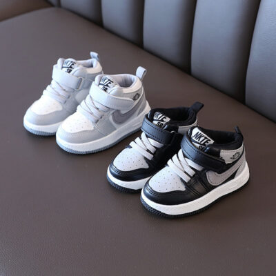 Boys’ mid-top sneakers