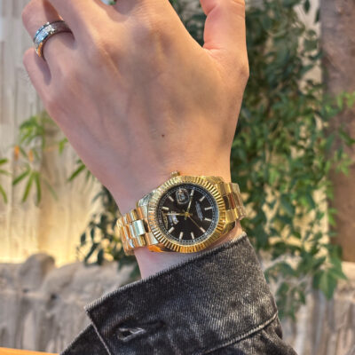 simple atmospheric quartz men’s watch