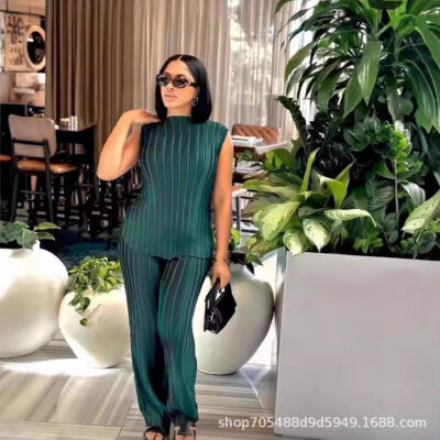 New crew neck solid color sleeveless top