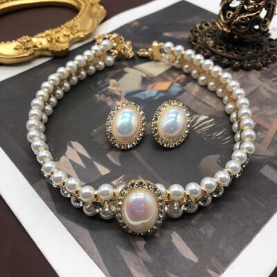 womens vintage pearl necklace