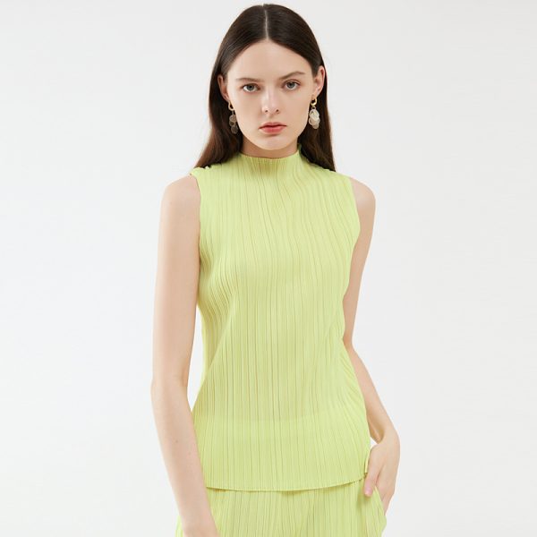 Miyake slim sleeveless high-neck vest top women