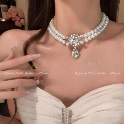 Light luxury niche flashing pendant necklace